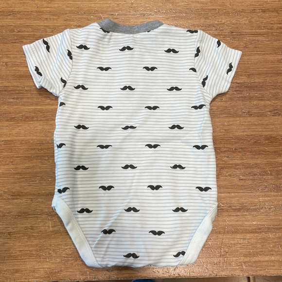 mustache 🥸 baby onesie - Picture 4 of 4